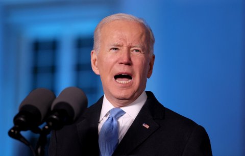 Biden přitvrzuje: Zavede další přísné sankce a zmrazí ruské majetky. EU pracně hledá shodu