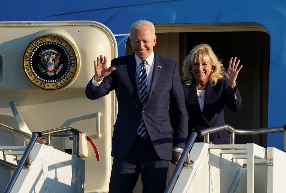 Biden přistál v Británii, zahájil první zahraniční cestu jako prezident USA