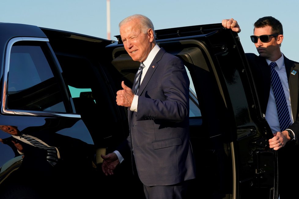 Biden přistál v Británii, zahájil první zahraniční cestu jako prezident USA