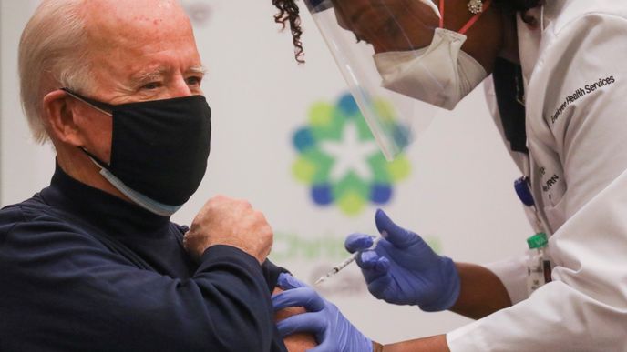 Zvolený prezident USA Joe Biden se nechal naočkovat proti koronaviru