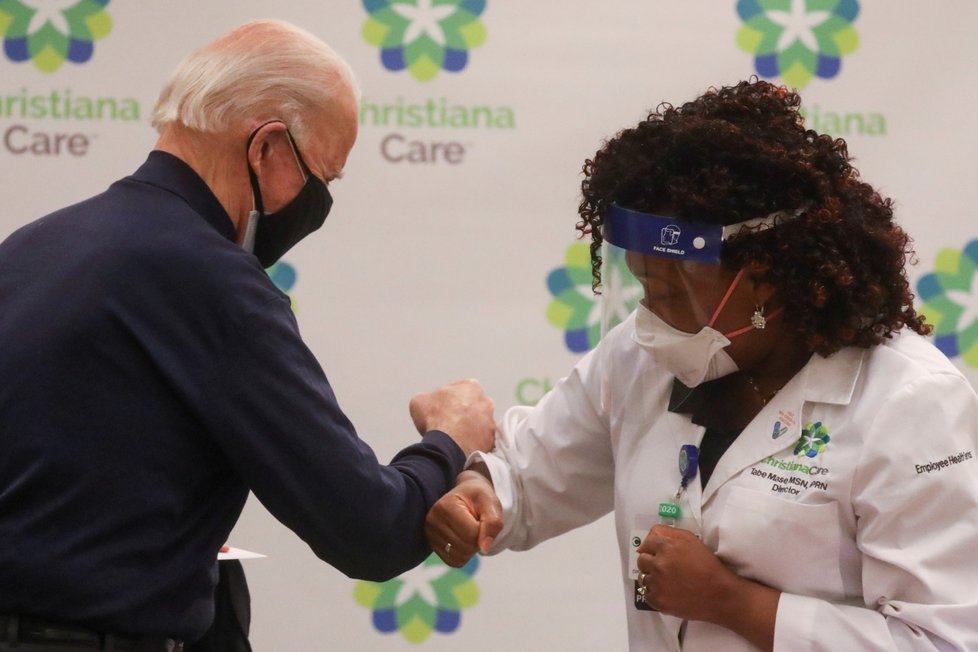 Zvolený prezident USA Joe Biden se nechal naočkovat proti koronaviru (21. 12. 2020).