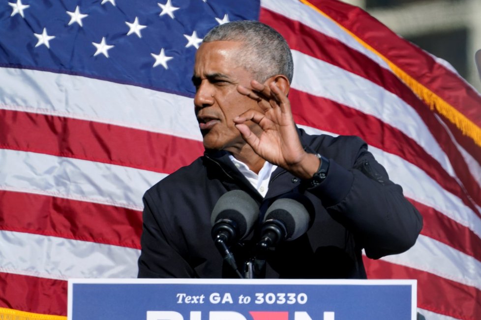 Joe Biden v Ohiu mluvil o ukončení chaosu, šlo o jeho první akci posledního dne kampaně. Trump v Severní Karolíně předpovídal své vítezství. Bidena v Atlantě podpořil bývalý prezident Barack Obama (2. 11. 2020).