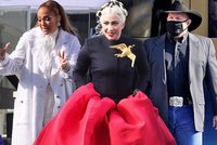 Hvězdy Bidenovy inaugurace: Maková panenka Gaga, třpytivá JLo a kovboj-republikán!