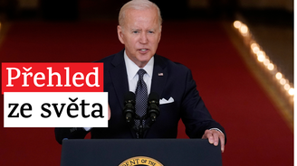 Biden tlačí na změnu zbraňových zákonů. Do Číny se vracejí investoři