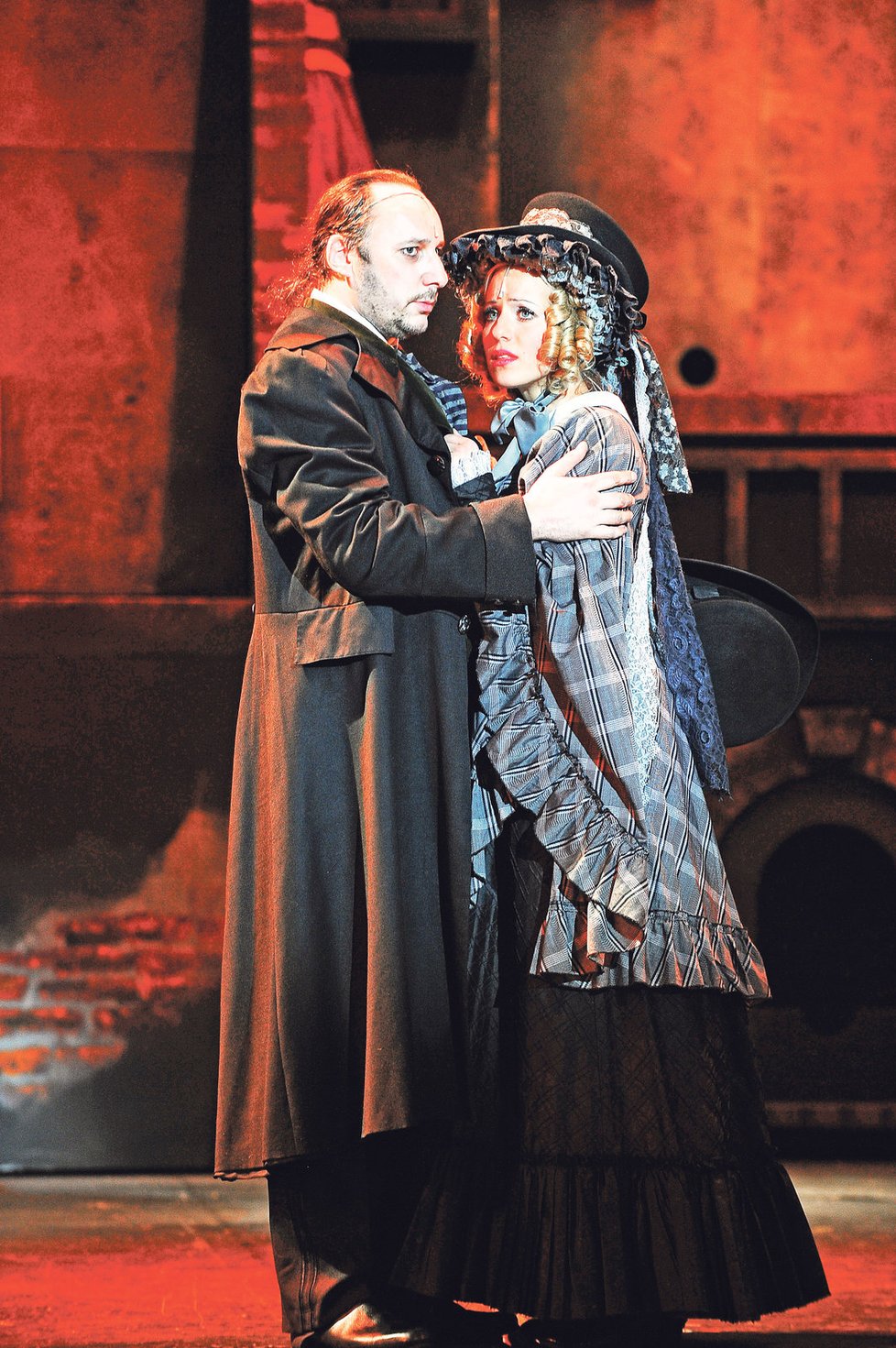 Marián Vojtko a Tereza Mátlová jako Jean Valjean a Cosette