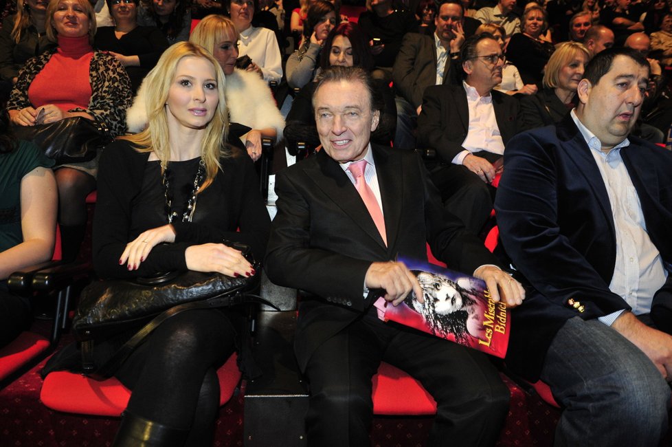 Karel Gott a Ivanka byli dobře naladěni a premiéru si užili z první řady