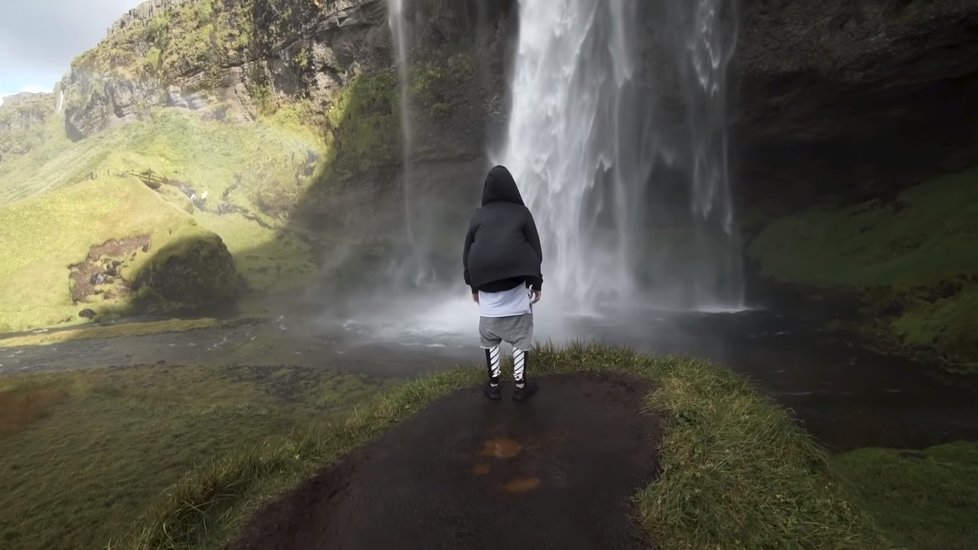 Justin Bieber natáčel v lokalitě Fjaðrárgljúfur   na Islandu videoklip ke své písni „I&#39;ll Show You“ (20. 5. 2019).