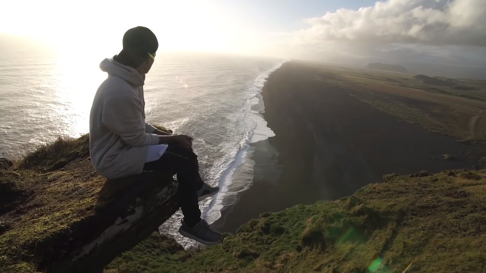Justin Bieber natáčel v lokalitě Fjaðrárgljúfur   na Islandu videoklip ke své písni „I&#39;ll Show You“ (20. 5. 2019).