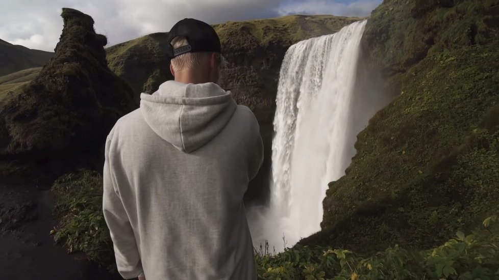 Justin Bieber natáčel v lokalitě Fjaðrárgljúfur   na Islandu videoklip ke své písni „I&#39;ll Show You“ (20. 5. 2019).