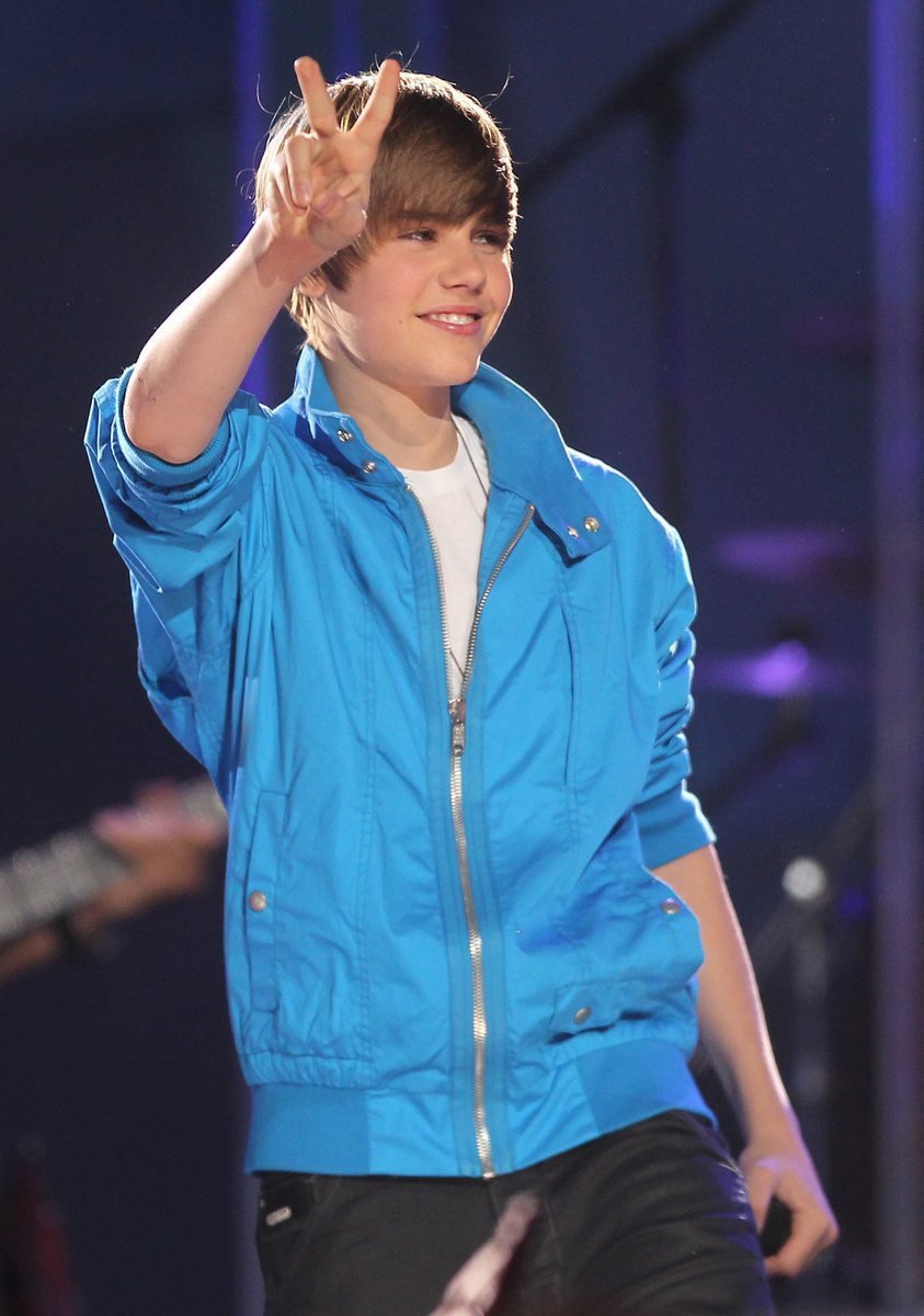 Kanadský zpěvák Justin Bieber se pomalu stává celosvětovým idolem...