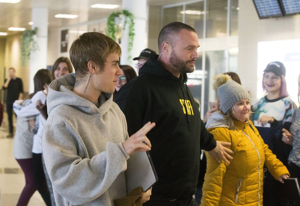 Justin Bieber opustil Českou republiku.