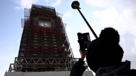 Alžbětina věž Westminsterského paláce, ve kterém sídlí britský parlament, v současnosti prochází nákladnou rekonstrukcí.