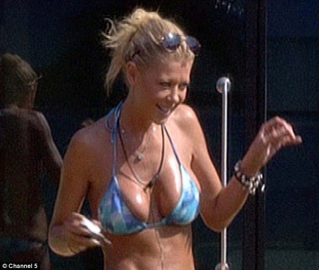 Tara Reid se nestydí ani po nepovedené plastice prsou