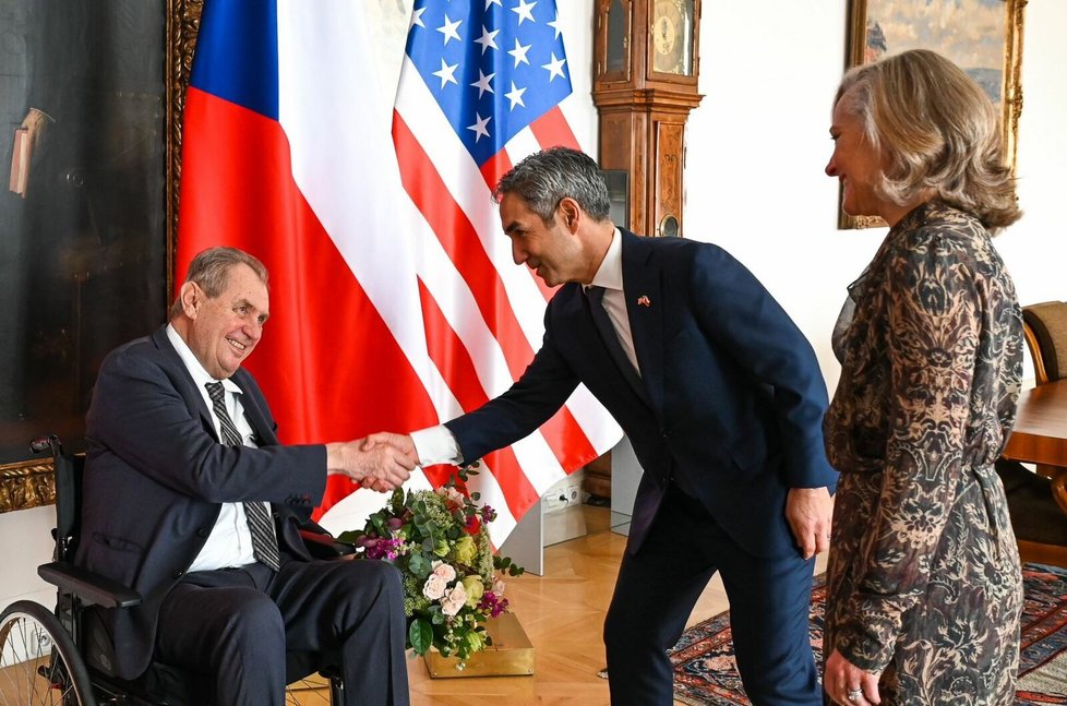 Prezident Miloš Zeman přijal amerického velvyslance Bijana Sabeta a jeho manželku (23.2.2023)