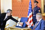 Nový americký velvyslanec Bijan Sabet u Miloše Zemana (15.2.2022)