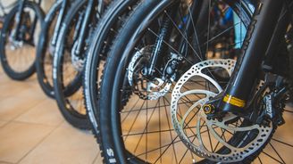 Rychlostní zkouška Bikera. Cykloportál má nového majitele a bojuje o čas, sníh v ulicích mu nahrává Rychlostní zkouška Bikera. Cykloportál má nového majitele a bojuje o čas, sníh v ulicích mu nahrává