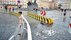 Malovat koridor na „Staromáku“, či nemalovat: Jednání o cyklistice v centru Prahy pokračuje