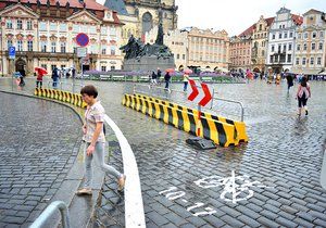 Radnice Prahy 1 hledá s cyklokomisí řešení jízdních kol v centru, problém je ve shodě řešení u Staroměstského náměstí.