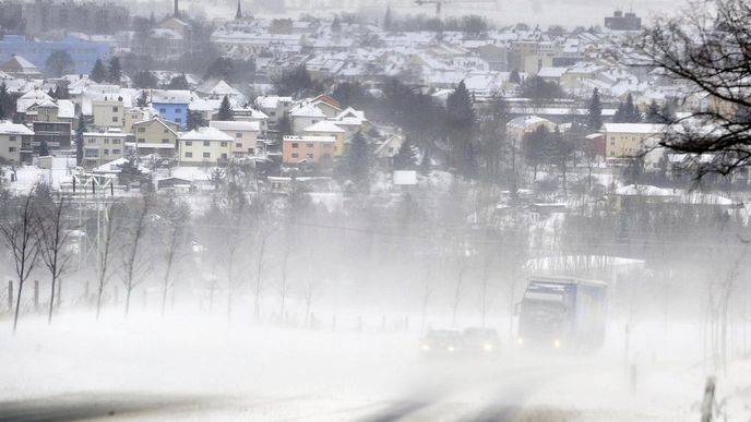 Sever České republiky zasáhlo sněžení