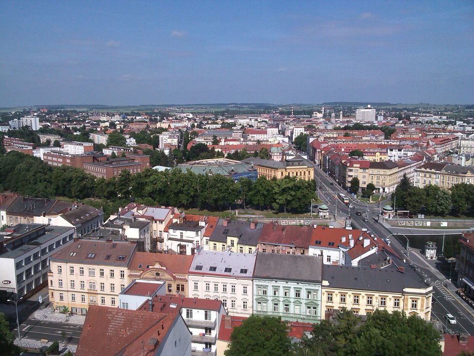 Pohled na Hradec Králové z Bílé věže. V tomto městě zemřela česká princezna Markéta Přemyslovna.