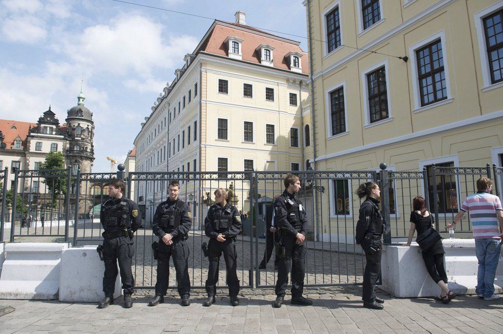 Do Drážďan se sjela elita mocných: Ve čtvrtek začíná konference Bilderberg
