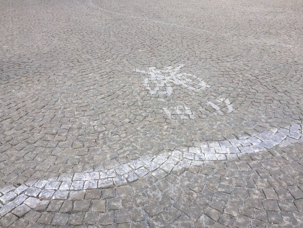 TSK v centru Prahy odstraňuje bílé čáry, které měly omezit provoz cyklistů.