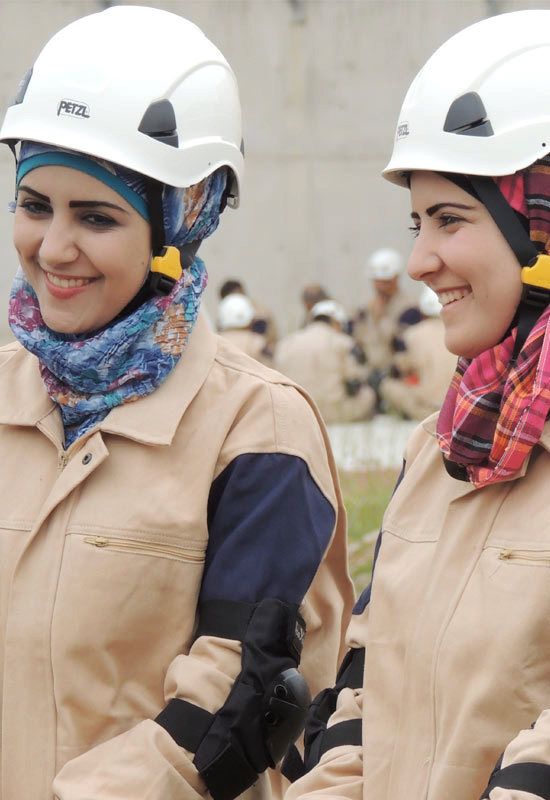 Syrské Bílé helmy byly nominovány za pomoc civilistům na Nobelovu cenu. Jsou mezi nimi i ženy.