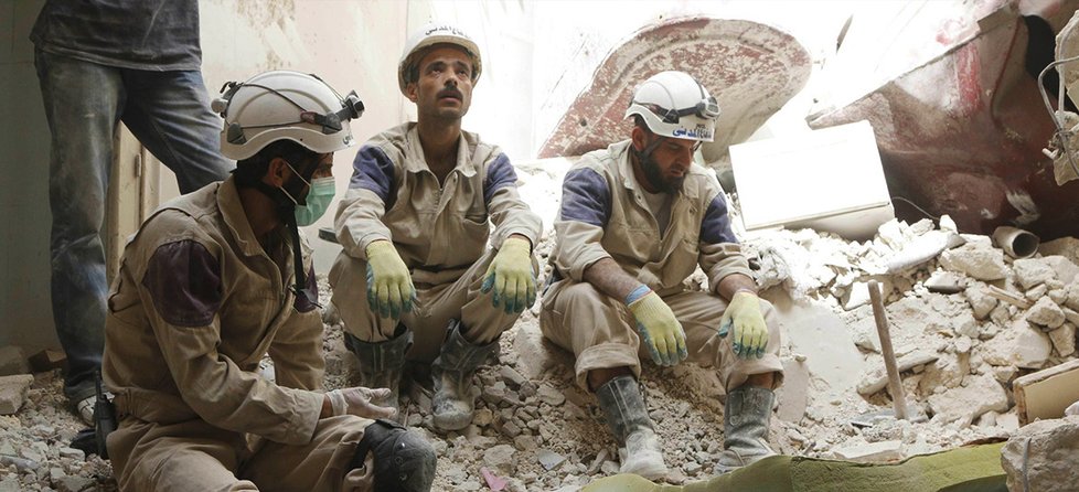 Syrské Bílé helmy byly nominovány za pomoc civilistům na Nobelovu cenu