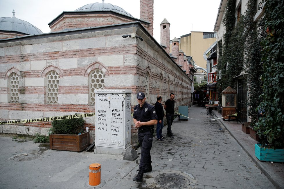 Spoluzakladatel Bílých přileb James Le Mesurier byl nalezen mrtvý v Istanbulu.