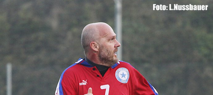 Michal Bílek nastoupil za Újezd Praha a vstřelil Satalicím dva góly.