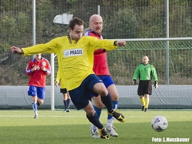 Michal Bílek nastoupil za Újezd Praha a vstřelil Satalicím dva góly.