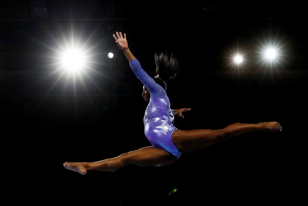 Simone Bilesová je královnou sportovní gymnastiky