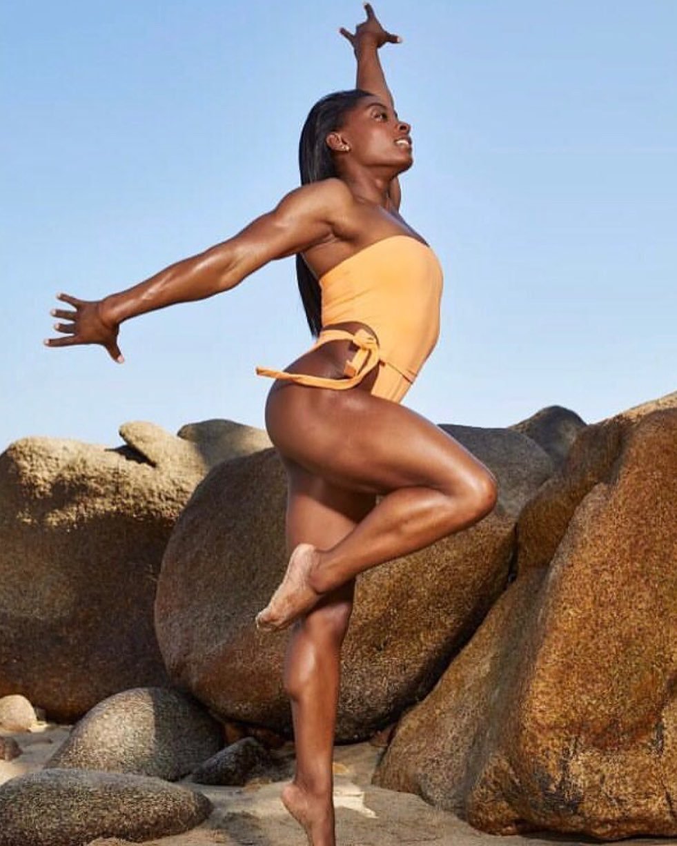 Sexy gymnastka Simone Biliesová má božskou postavu