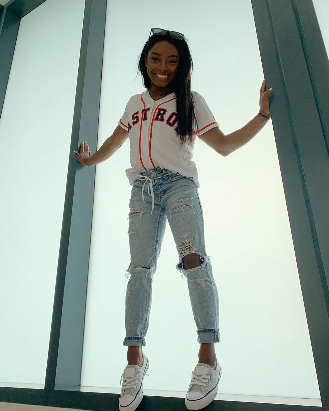 Gymnastka Simone Bilesová v dresu baseballového Houstonu Astros