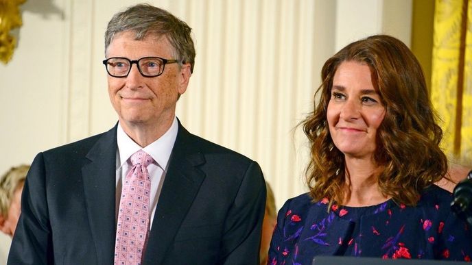 Bill Gates v den oznámení rozvodu převedl na Melindu Gatesovou akcie v hodnotě 1,8 miliardy dolarů.