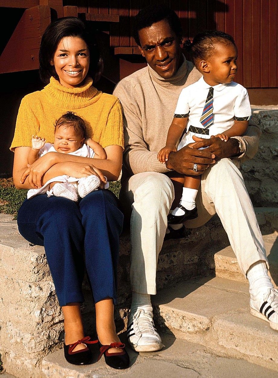Bill Cosby se svou manželkou Camille a jejich dětmi