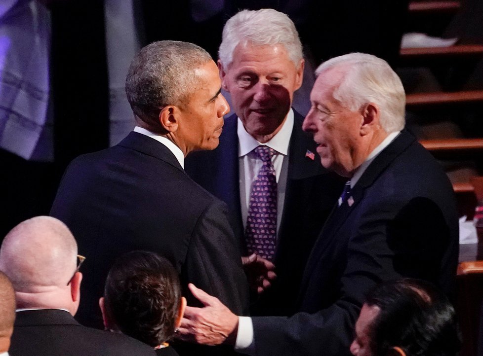 Exprezident USA Bill Clinton na podzim 2019 ve Francii při pohřbu Chiraca s dalším exprezidentem Barackem Obamou