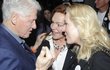Bývalý prezident USA Bill Clinton zavzpomínal na návštěvu Prahy před 30 lety. V Redutě mu dělali společnost například prezident Petr Pavel s manželkou Evou, první dáma Dagmar Havlová, kterou doprovázela dcera Nina, někdejší premiér Mirek Topolánek či americký velvyslanec v Praze Bijan Sabet. Bývalý prezident USA Bill Clinton zavzpomínal na návštěvu Prahy před 30 lety. V Redutě mu dělali společnost například prezident Petr Pavel s manželkou Evou, první dáma Dagmar Havlová, kterou doprovázela dcera Nina, někdejší premiér Mirek Topolánek či americký velvyslanec v Praze Bijan Sabet.