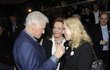 Bývalý prezident USA Bill Clinton zavzpomínal na návštěvu Prahy před 30 lety. V Redutě mu dělali společnost například prezident Petr Pavel s manželkou Evou, první dáma Dagmar Havlová, kterou doprovázela dcera Nina, někdejší premiér Mirek Topolánek či americký velvyslanec v Praze Bijan Sabet. Bývalý prezident USA Bill Clinton zavzpomínal na návštěvu Prahy před 30 lety. V Redutě mu dělali společnost například prezident Petr Pavel s manželkou Evou, první dáma Dagmar Havlová, kterou doprovázela dcera Nina, někdejší premiér Mirek Topolánek či americký velvyslanec v Praze Bijan Sabet.