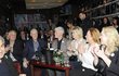 Bývalý prezident USA Bill Clinton zavzpomínal na návštěvu Prahy před 30 lety. V Redutě mu dělali společnost například prezident Petr Pavel s manželkou Evou, první dáma Dagmar Havlová, kterou doprovázela dcera Nina, někdejší premiér Mirek Topolánek či americký velvyslanec v Praze Bijan Sabet. Bývalý prezident USA Bill Clinton zavzpomínal na návštěvu Prahy před 30 lety. V Redutě mu dělali společnost například prezident Petr Pavel s manželkou Evou, první dáma Dagmar Havlová, kterou doprovázela dcera Nina, někdejší premiér Mirek Topolánek či americký velvyslanec v Praze Bijan Sabet.
