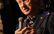 Bývalý prezident USA Bill Clinton zavzpomínal na návštěvu Prahy před 30 lety. V Redutě mu dělali společnost například prezident Petr Pavel s manželkou Evou, první dáma Dagmar Havlová, kterou doprovázela dcera Nina, někdejší premiér Mirek Topolánek či americký velvyslanec v Praze Bijan Sabet. Bývalý prezident USA Bill Clinton zavzpomínal na návštěvu Prahy před 30 lety. V Redutě mu dělali společnost například prezident Petr Pavel s manželkou Evou, první dáma Dagmar Havlová, kterou doprovázela dcera Nina, někdejší premiér Mirek Topolánek či americký velvyslanec v Praze Bijan Sabet.