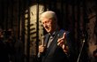 Bývalý prezident USA Bill Clinton zavzpomínal na návštěvu Prahy před 30 lety. V Redutě mu dělali společnost například prezident Petr Pavel s manželkou Evou, první dáma Dagmar Havlová, kterou doprovázela dcera Nina, někdejší premiér Mirek Topolánek či americký velvyslanec v Praze Bijan Sabet. Bývalý prezident USA Bill Clinton zavzpomínal na návštěvu Prahy před 30 lety. V Redutě mu dělali společnost například prezident Petr Pavel s manželkou Evou, první dáma Dagmar Havlová, kterou doprovázela dcera Nina, někdejší premiér Mirek Topolánek či americký velvyslanec v Praze Bijan Sabet.