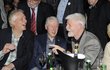 Bývalý prezident USA Bill Clinton zavzpomínal na návštěvu Prahy před 30 lety. V Redutě mu dělali společnost například prezident Petr Pavel s manželkou Evou, první dáma Dagmar Havlová, kterou doprovázela dcera Nina, někdejší premiér Mirek Topolánek či americký velvyslanec v Praze Bijan Sabet. Bývalý prezident USA Bill Clinton zavzpomínal na návštěvu Prahy před 30 lety. V Redutě mu dělali společnost například prezident Petr Pavel s manželkou Evou, první dáma Dagmar Havlová, kterou doprovázela dcera Nina, někdejší premiér Mirek Topolánek či americký velvyslanec v Praze Bijan Sabet.