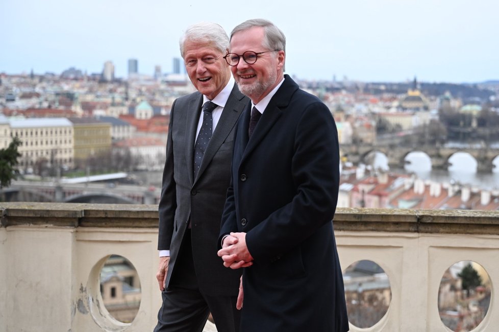 Premiér Petr Fiala (ODS) se setkal s bývalým americkým prezidentem Billem Clintonem. (11.3.2024)