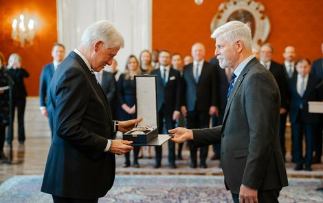 Bývalý americký prezident Bill Clinton převzal na Pražském hradě od prezidenta Petra Pavla řád Tomáše Garrigue Masaryka I. třídy. (12.3.2024)