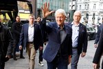 Bývalý americký prezident Bill Clinton při příjezdu do Reduty (10.3.2024)