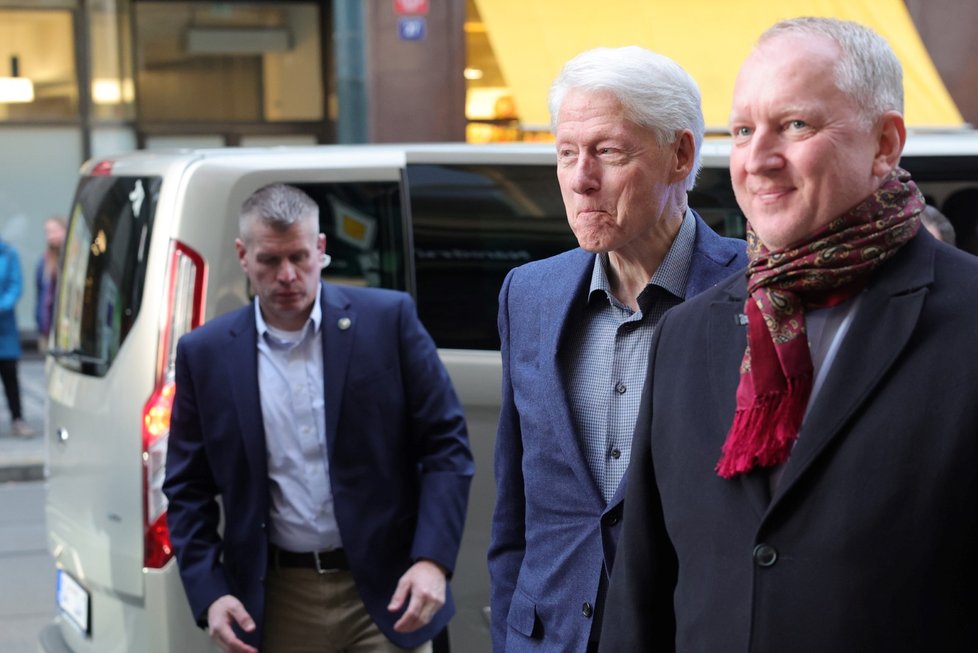 Bývalý americký prezident Bill Clinton při příjezdu do Reduty (10.3.2024)
