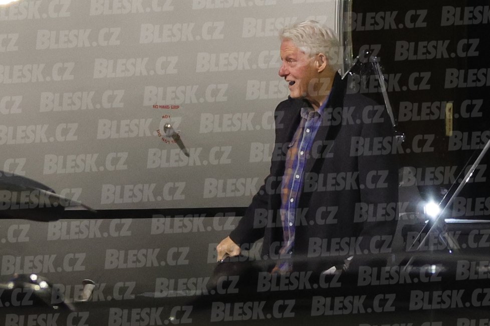 Americký exprezident Bill Clinton v noci přistál v Praze (9.3. 2024)