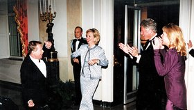 Clintonovi na setkání s Havlovými (2002)