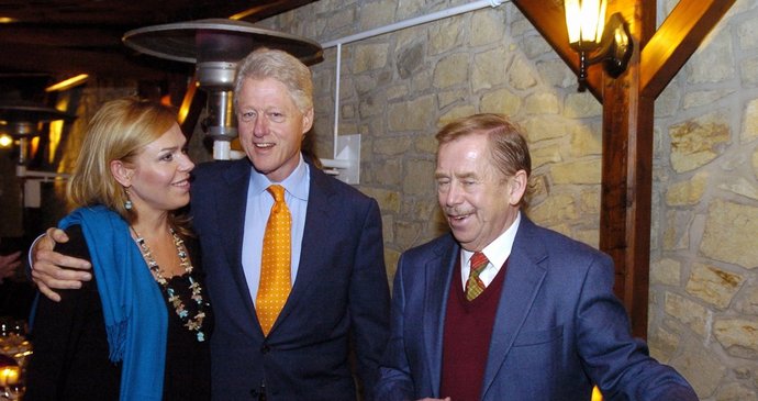 Bill Clinton se s Havlovými také přátelil.